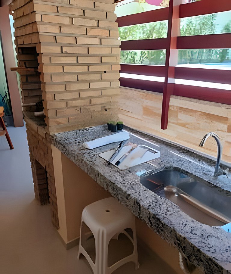 Casa Beijaflor 3 suítes alto padrão Condom c/ SPA