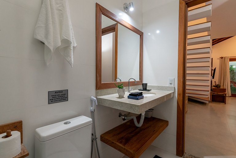 Casa Beijaflor 3 suítes alto padrão Condom c/ SPA