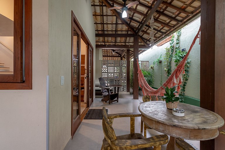 Casa Beijaflor 3 suítes alto padrão Condom c/ SPA