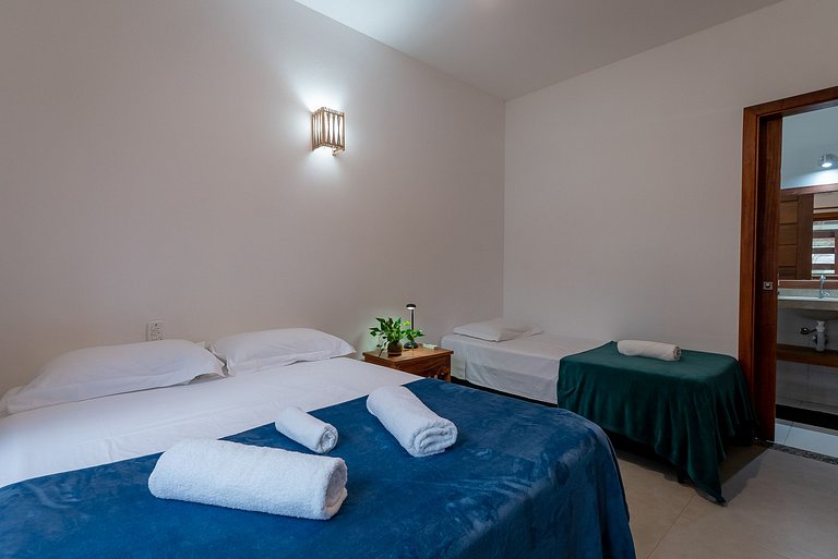 Casa Beijaflor 3 suítes alto padrão Condom c/ SPA