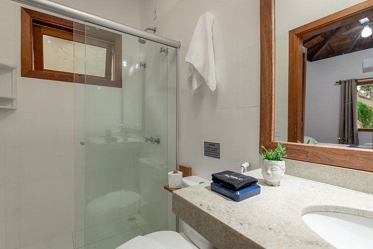 Casa Beijaflor 3 suítes alto padrão Condom c/ SPA