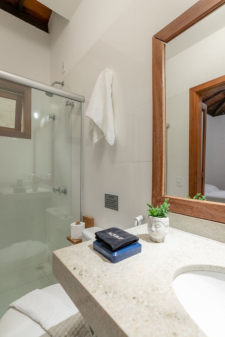 Casa Beijaflor 3 suítes alto padrão Condom c/ SPA