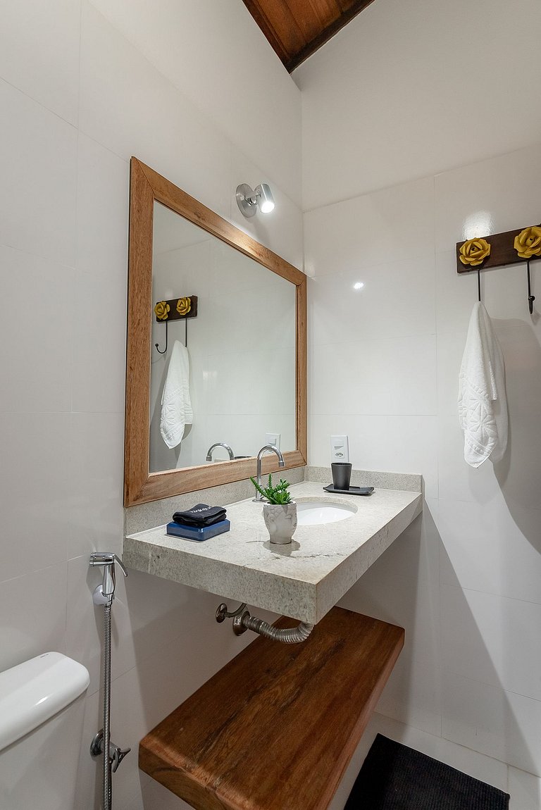 Casa Beijaflor 3 suítes alto padrão Condom c/ SPA
