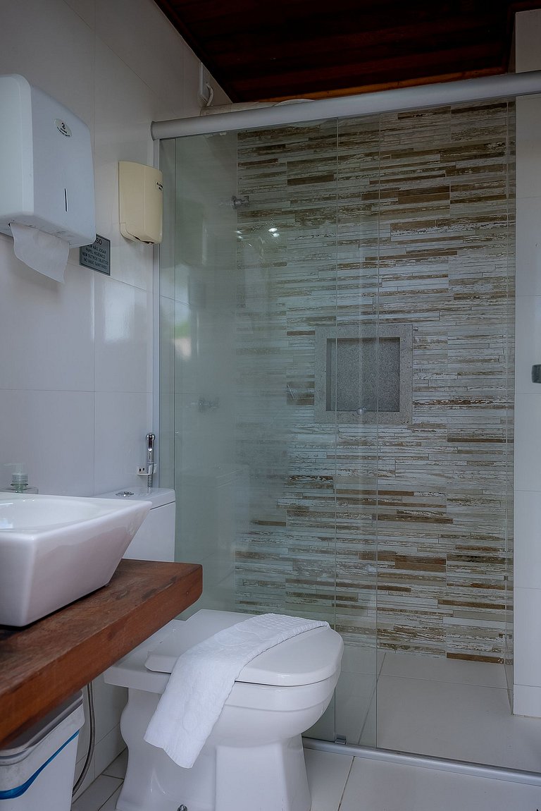 Casa Beijaflor 3 suítes alto padrão Condom c/ SPA