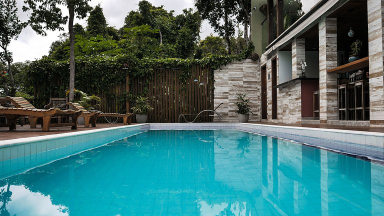 Casa Beijaflor 3 suítes alto padrão Condom c/ SPA