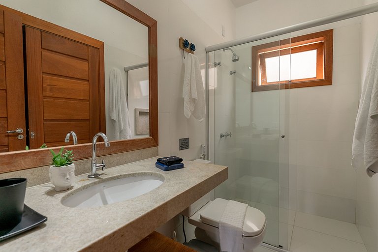 Casa Sabiá 3 suites Alto Padrão em Condo c/ SPA